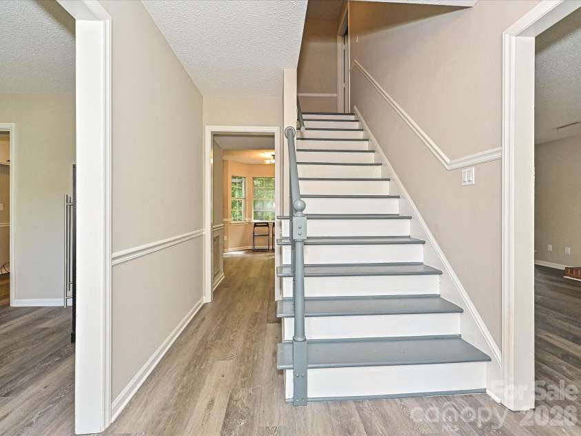 11200 Walking Horse Lane, Charlotte, NC 28215.  MLS# CAR4426487, YatesRealty ID 51908. 