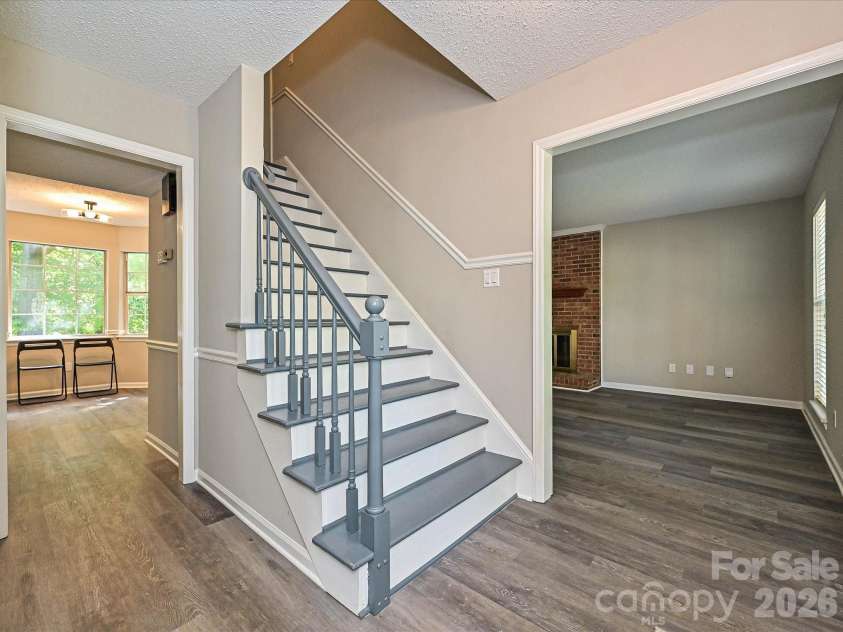 11200 Walking Horse Lane, Charlotte, NC 28215.  MLS# CAR4426487, YatesRealty ID 51908. 