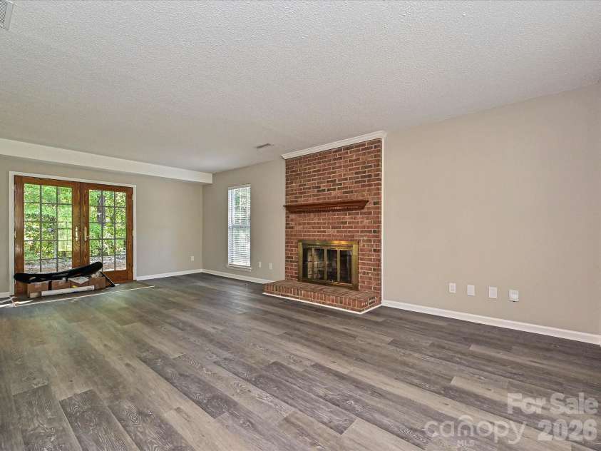 11200 Walking Horse Lane, Charlotte, NC 28215.  MLS# CAR4426487, YatesRealty ID 51908. 