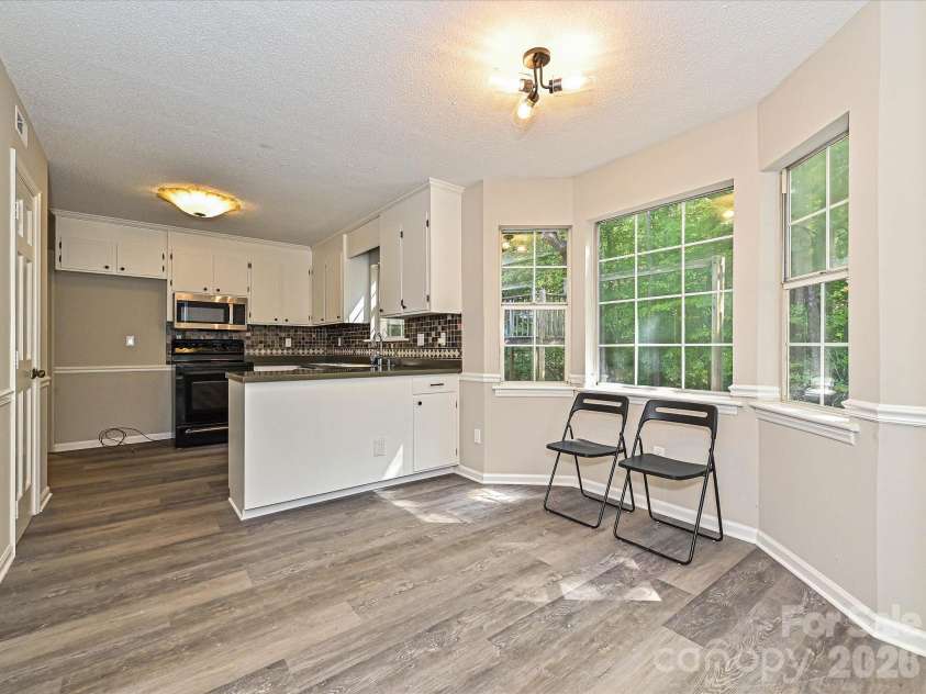 11200 Walking Horse Lane, Charlotte, NC 28215.  MLS# CAR4426487, YatesRealty ID 51908. 