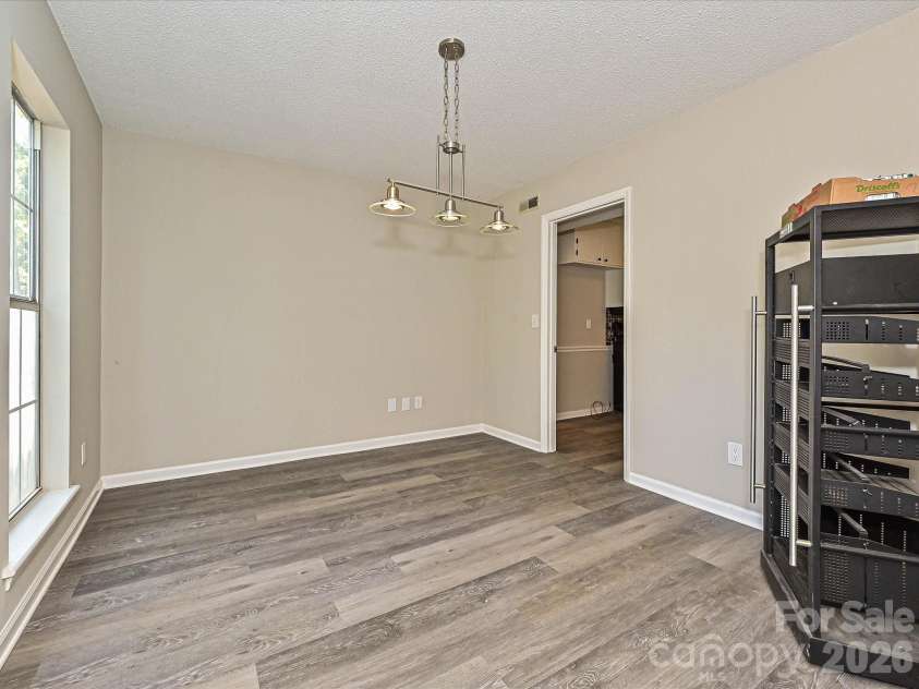 11200 Walking Horse Lane, Charlotte, NC 28215.  MLS# CAR4426487, YatesRealty ID 51908. 