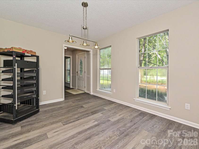 11200 Walking Horse Lane, Charlotte, NC 28215.  MLS# CAR4426487, YatesRealty ID 51908. 