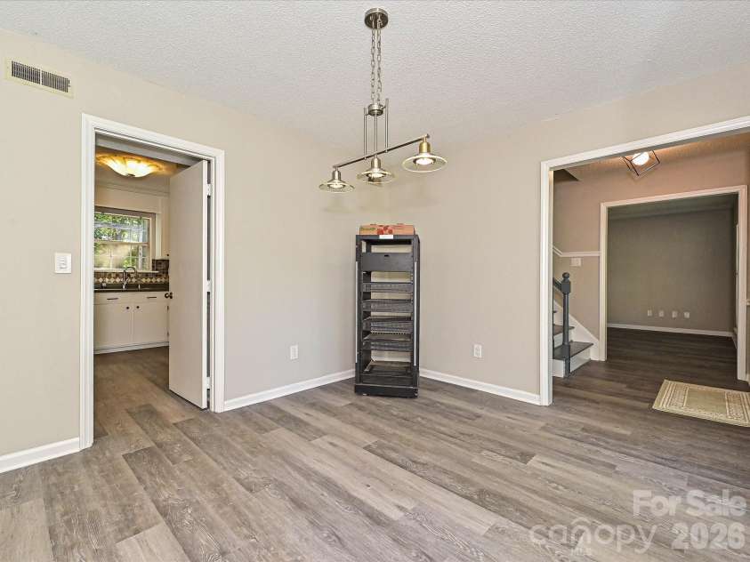 11200 Walking Horse Lane, Charlotte, NC 28215.  MLS# CAR4426487, YatesRealty ID 51908. 