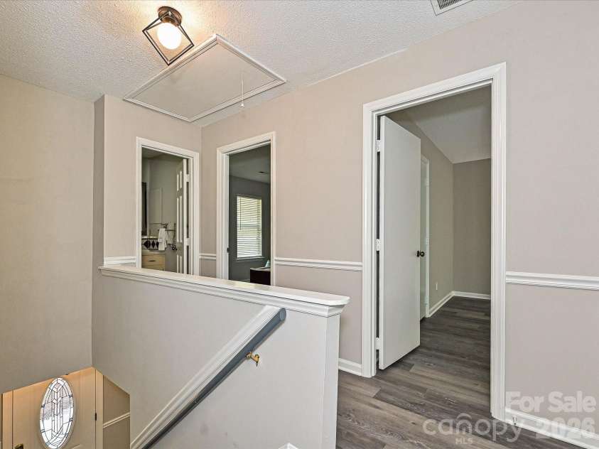 11200 Walking Horse Lane, Charlotte, NC 28215.  MLS# CAR4426487, YatesRealty ID 51908. 