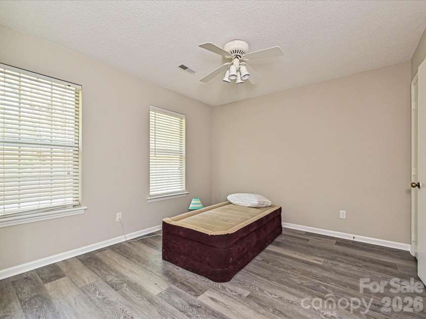 11200 Walking Horse Lane, Charlotte, NC 28215.  MLS# CAR4426487, YatesRealty ID 51908. 