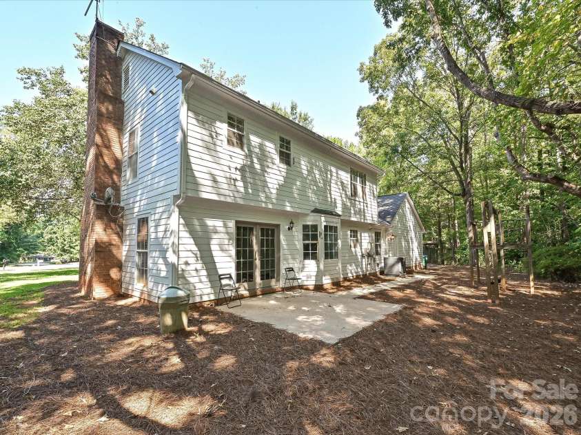 11200 Walking Horse Lane, Charlotte, NC 28215.  MLS# CAR4426487, YatesRealty ID 51908. 