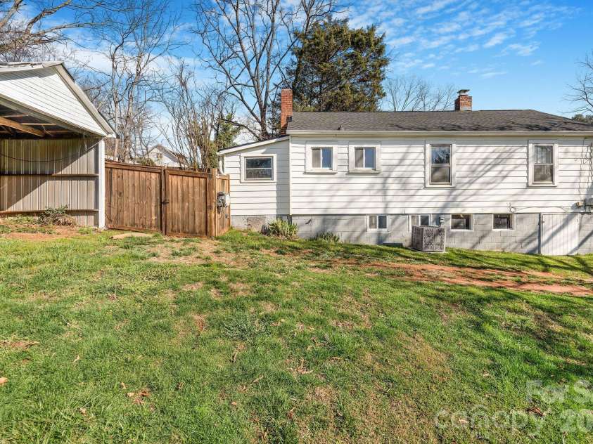 171 Wellington Street, Asheville, NC 28806.  MLS# CAR4355796, YatesRealty ID 5191. 