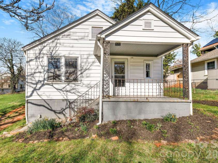 171 Wellington Street, Asheville, NC 28806.  MLS# CAR4355796, YatesRealty ID 5191. 
