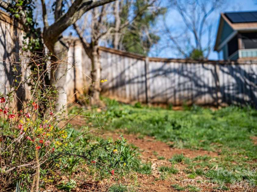 171 Wellington Street, Asheville, NC 28806.  MLS# CAR4355796, YatesRealty ID 5191. Fenced back yard