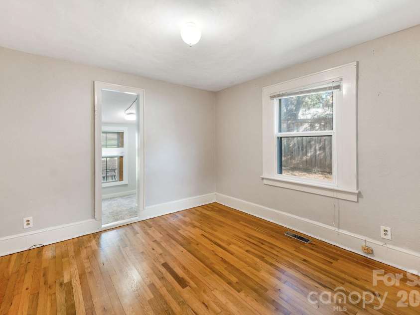 171 Wellington Street, Asheville, NC 28806.  MLS# CAR4355796, YatesRealty ID 5191. Secondary bedroom