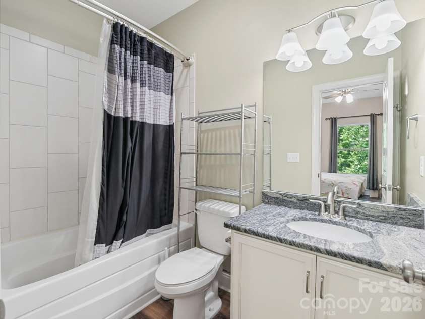 168 Willow Place Circle, Hendersonville, NC 28739.  MLS# CAR4425410, YatesRealty ID 51911. En-Suite Bathroom