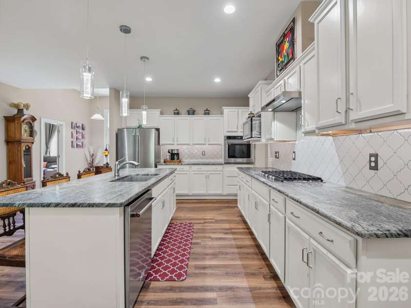 168 Willow Place Circle, Hendersonville, NC 28739.  MLS# CAR4425410, YatesRealty ID 51911. Kitchen – Leathered Granite Countertops