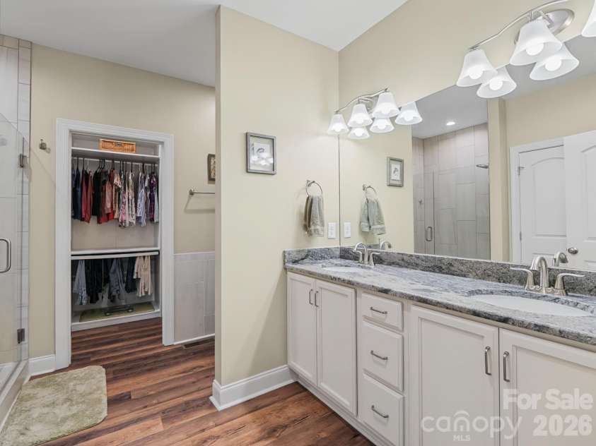 168 Willow Place Circle, Hendersonville, NC 28739.  MLS# CAR4425410, YatesRealty ID 51911. Primary Bath