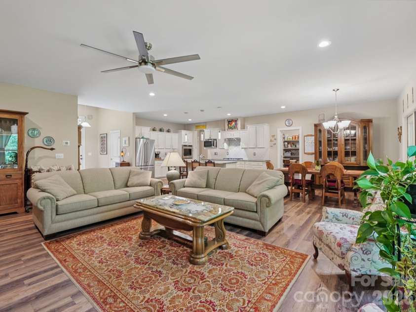 168 Willow Place Circle, Hendersonville, NC 28739.  MLS# CAR4425410, YatesRealty ID 51911. Spacious Living Room