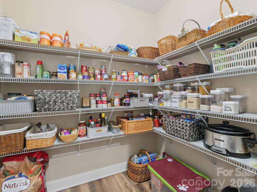 168 Willow Place Circle, Hendersonville, NC 28739.  MLS# CAR4425410, YatesRealty ID 51911. Walk-In Pantry