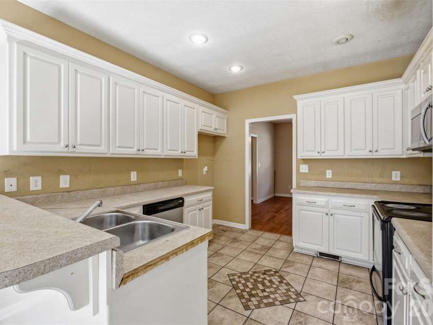 235 Summer Place Drive, Aiken, SC 29801.  MLS# CAR4426440, YatesRealty ID 51912. 