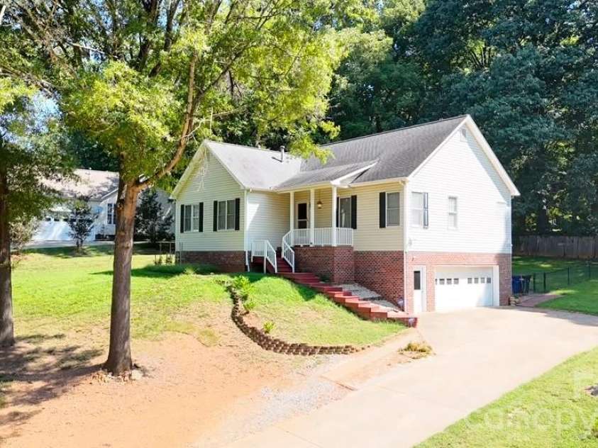 203 Springfield Road, Statesville, NC 28625.  MLS# CAR4425686, YatesRealty ID 51913. 