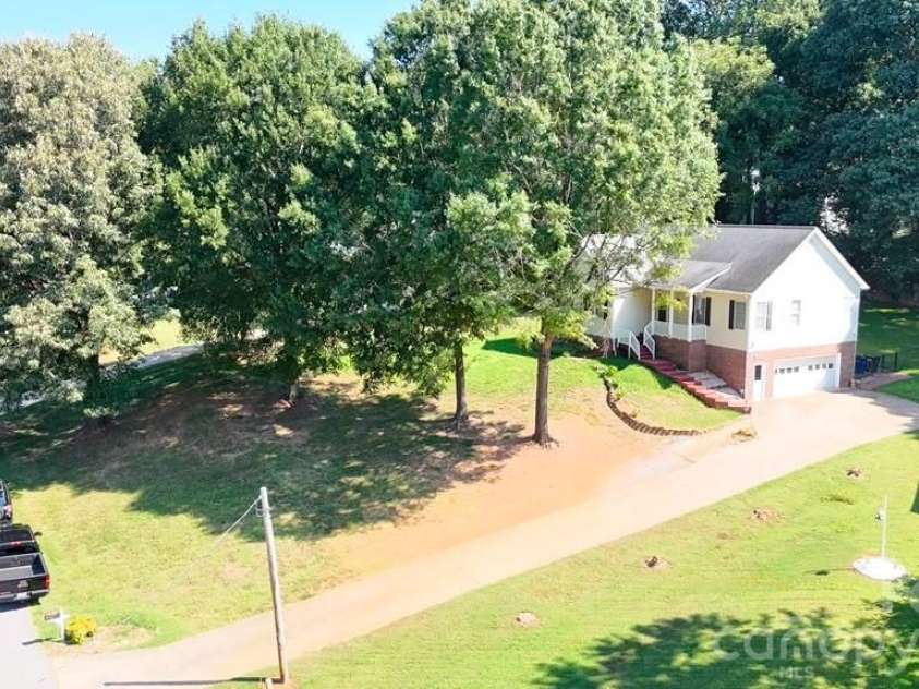 203 Springfield Road, Statesville, NC 28625.  MLS# CAR4425686, YatesRealty ID 51913. 