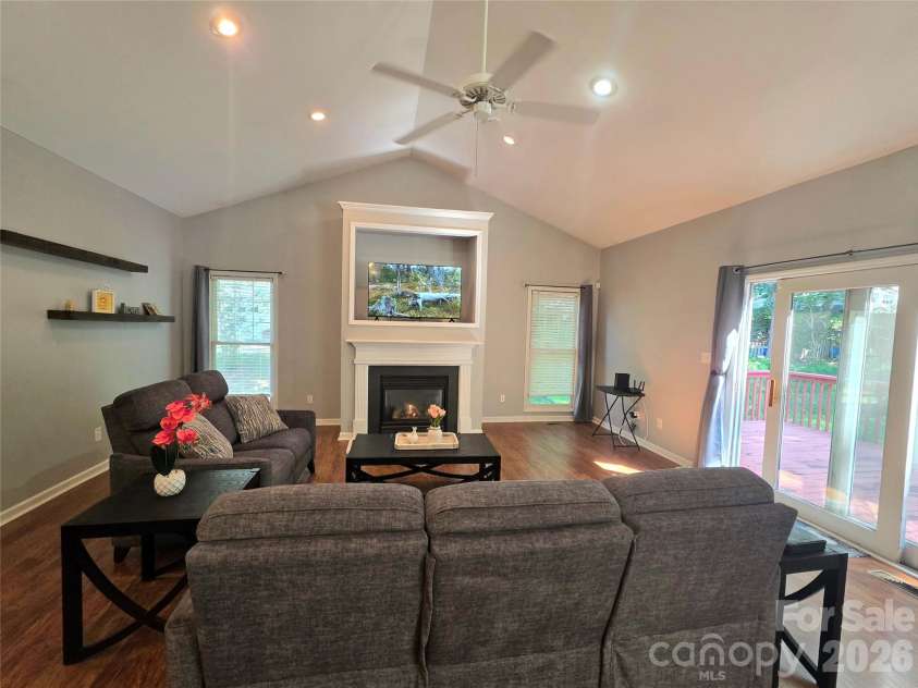 203 Springfield Road, Statesville, NC 28625.  MLS# CAR4425686, YatesRealty ID 51913. 