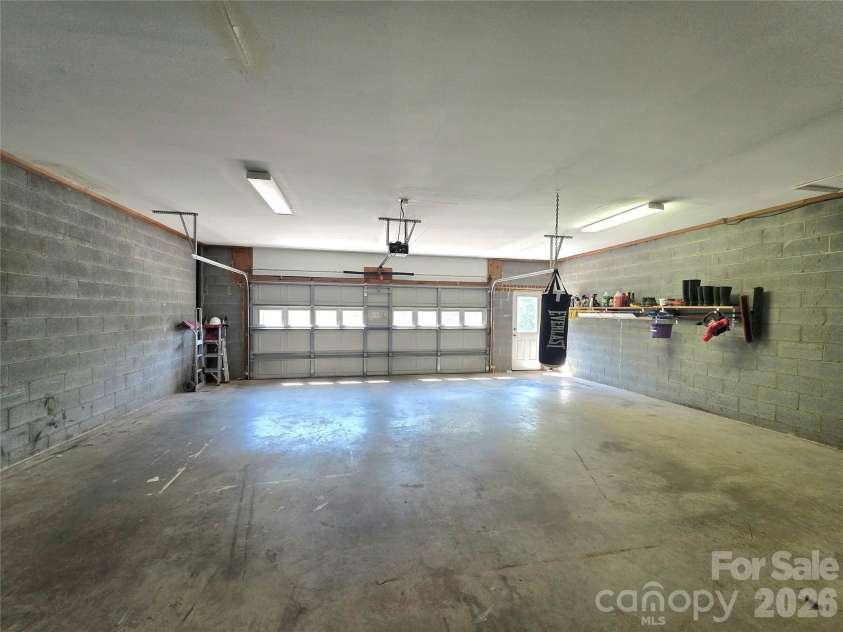 203 Springfield Road, Statesville, NC 28625.  MLS# CAR4425686, YatesRealty ID 51913. 