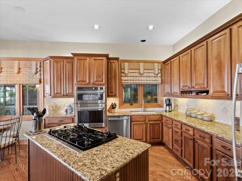 268 Sunset Point Road, Burnsville, NC 28714.  MLS# CAR4425001, YatesRealty ID 51916. 
