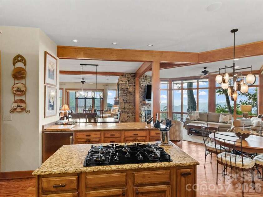 268 Sunset Point Road, Burnsville, NC 28714.  MLS# CAR4425001, YatesRealty ID 51916. 