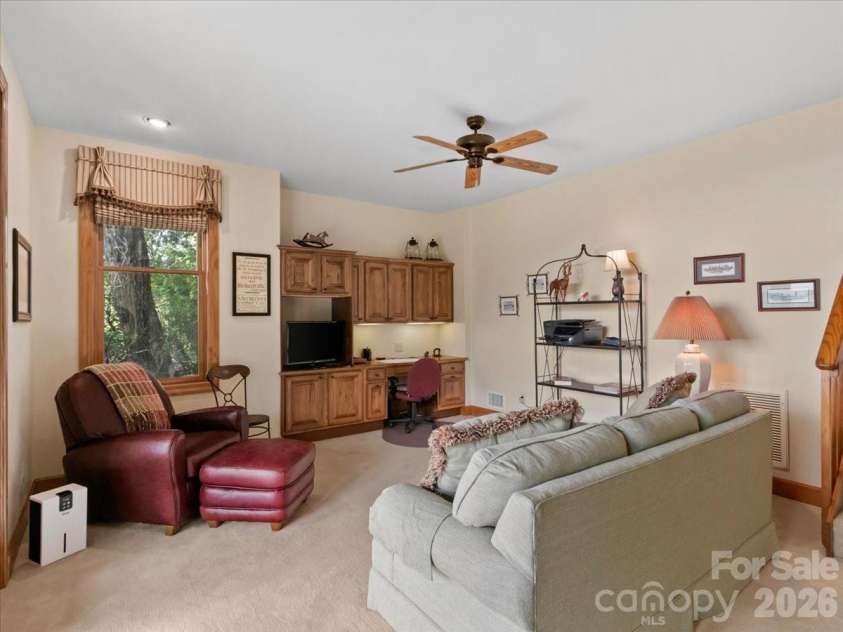 268 Sunset Point Road, Burnsville, NC 28714.  MLS# CAR4425001, YatesRealty ID 51916. 