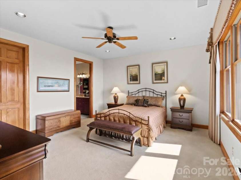 268 Sunset Point Road, Burnsville, NC 28714.  MLS# CAR4425001, YatesRealty ID 51916. 