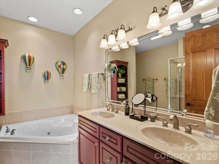 268 Sunset Point Road, Burnsville, NC 28714.  MLS# CAR4425001, YatesRealty ID 51916. 
