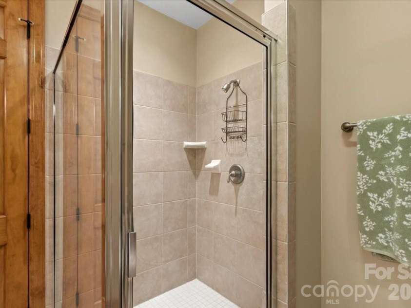 268 Sunset Point Road, Burnsville, NC 28714.  MLS# CAR4425001, YatesRealty ID 51916. 