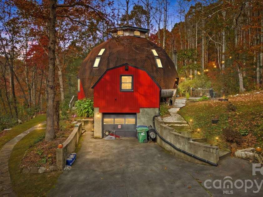 425 Bob Barnwell Road, Asheville, NC 28803.  MLS# CAR4425201, YatesRealty ID 51917. 