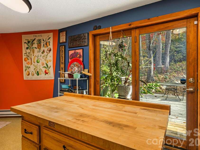 425 Bob Barnwell Road, Asheville, NC 28803.  MLS# CAR4425201, YatesRealty ID 51917. 