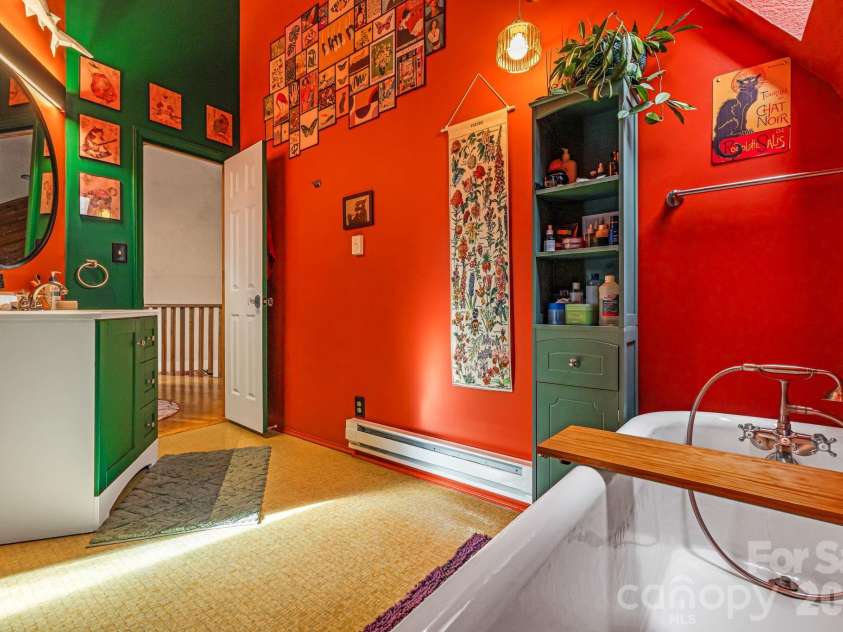 425 Bob Barnwell Road, Asheville, NC 28803.  MLS# CAR4425201, YatesRealty ID 51917. 