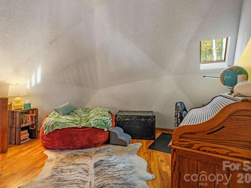 425 Bob Barnwell Road, Asheville, NC 28803.  MLS# CAR4425201, YatesRealty ID 51917. 