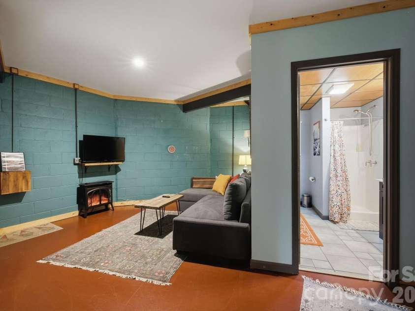 425 Bob Barnwell Road, Asheville, NC 28803.  MLS# CAR4425201, YatesRealty ID 51917. 