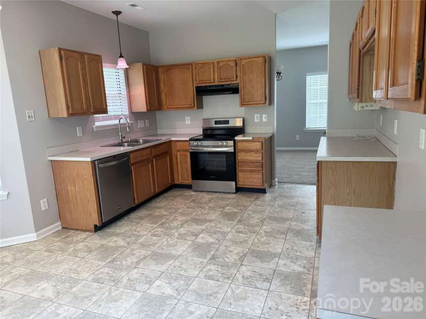 8817 Elkins Park Drive, Matthews, NC 28105.  MLS# CAR4426443, YatesRealty ID 51918. 