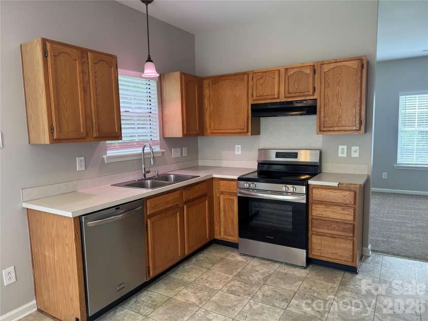 8817 Elkins Park Drive, Matthews, NC 28105.  MLS# CAR4426443, YatesRealty ID 51918. 