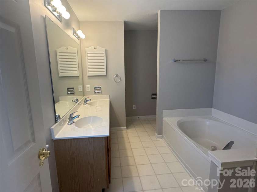 8817 Elkins Park Drive, Matthews, NC 28105.  MLS# CAR4426443, YatesRealty ID 51918. 
