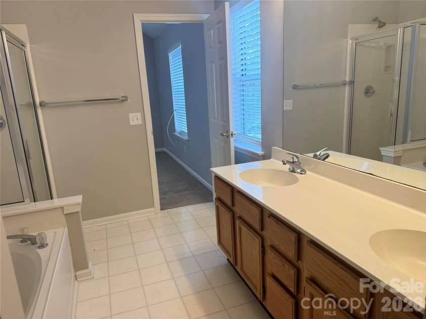 8817 Elkins Park Drive, Matthews, NC 28105.  MLS# CAR4426443, YatesRealty ID 51918. 