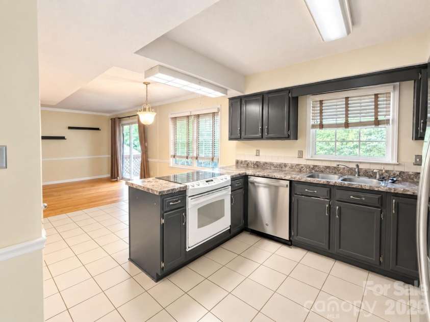 1425 Longbrook Drive, Charlotte, NC 28270.  MLS# CAR4425296, YatesRealty ID 51919. Kitchen