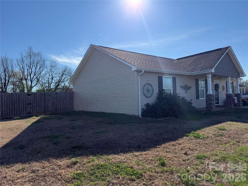 1033 Clineview Drive, Cherryville, NC 28021.  MLS# CAR4355280, YatesRealty ID 5192. 