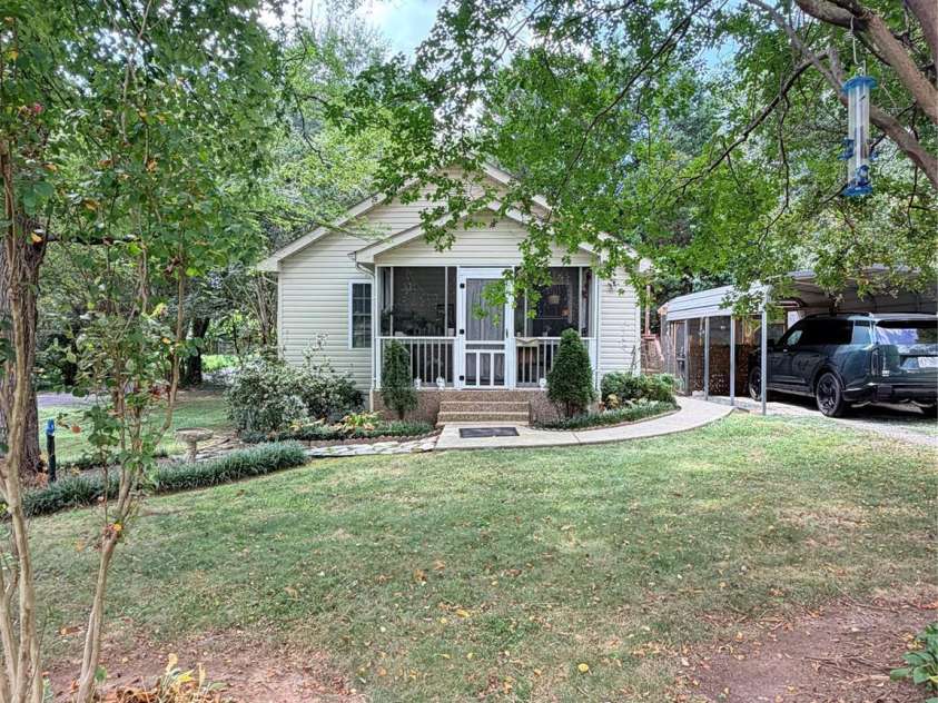 522 19th Street, Hickory, NC 28602.  MLS# CAR4426515, YatesRealty ID 51920. 