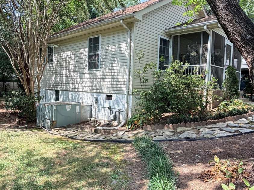 522 19th Street, Hickory, NC 28602.  MLS# CAR4426515, YatesRealty ID 51920. 