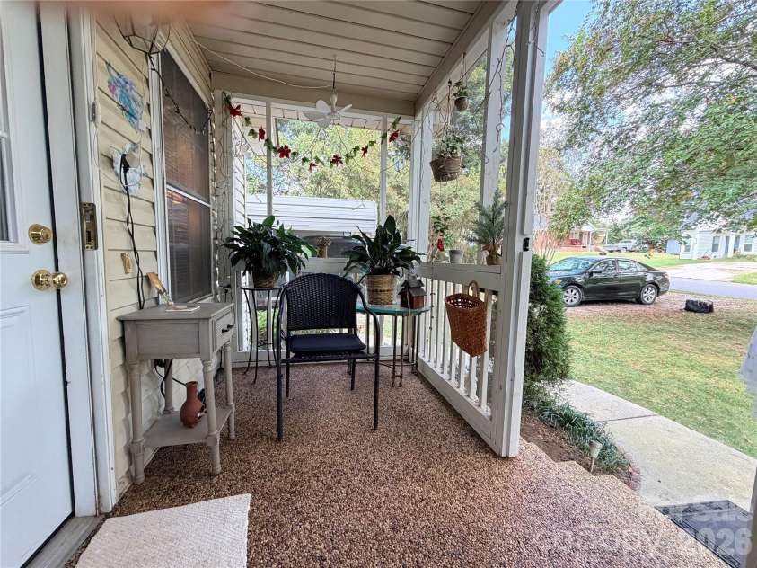 522 19th Street, Hickory, NC 28602.  MLS# CAR4426515, YatesRealty ID 51920. 
