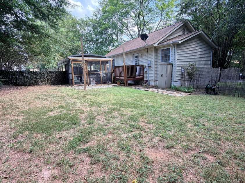 522 19th Street, Hickory, NC 28602.  MLS# CAR4426515, YatesRealty ID 51920. 