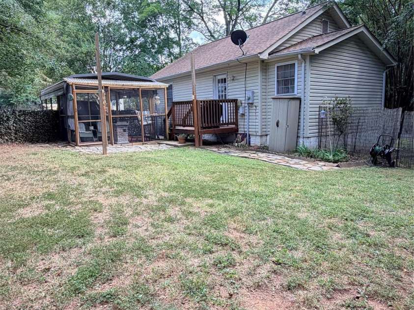 522 19th Street, Hickory, NC 28602.  MLS# CAR4426515, YatesRealty ID 51920. 