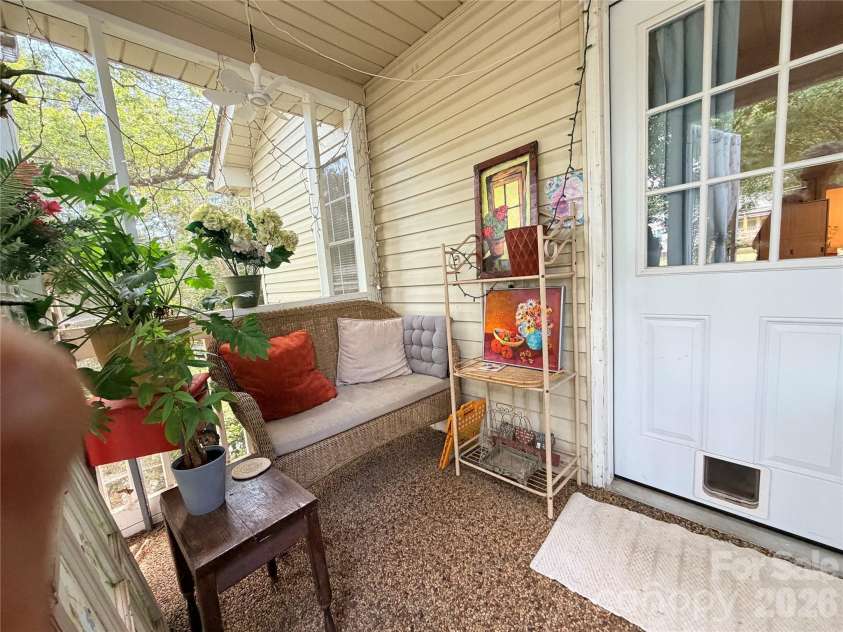 522 19th Street, Hickory, NC 28602.  MLS# CAR4426515, YatesRealty ID 51920. 