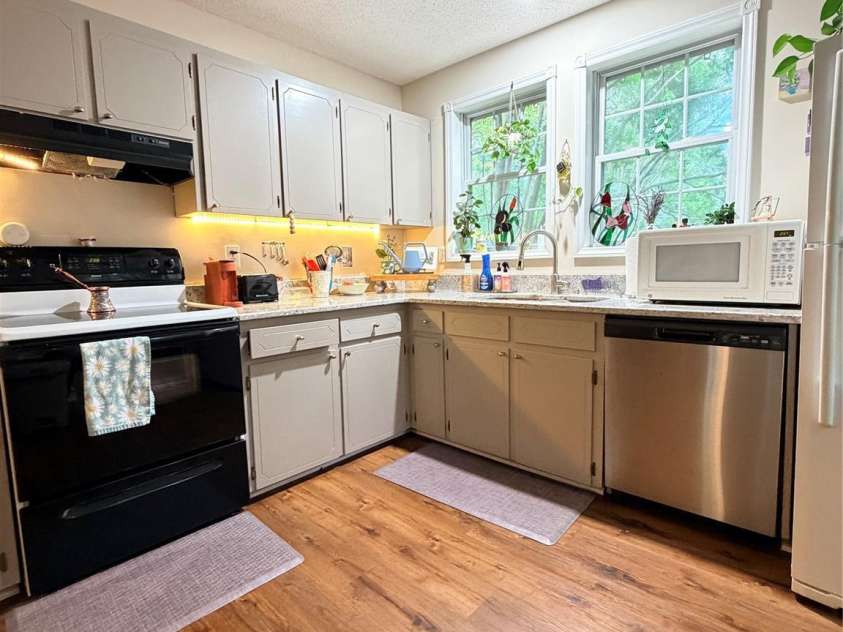 522 19th Street, Hickory, NC 28602.  MLS# CAR4426515, YatesRealty ID 51920. 