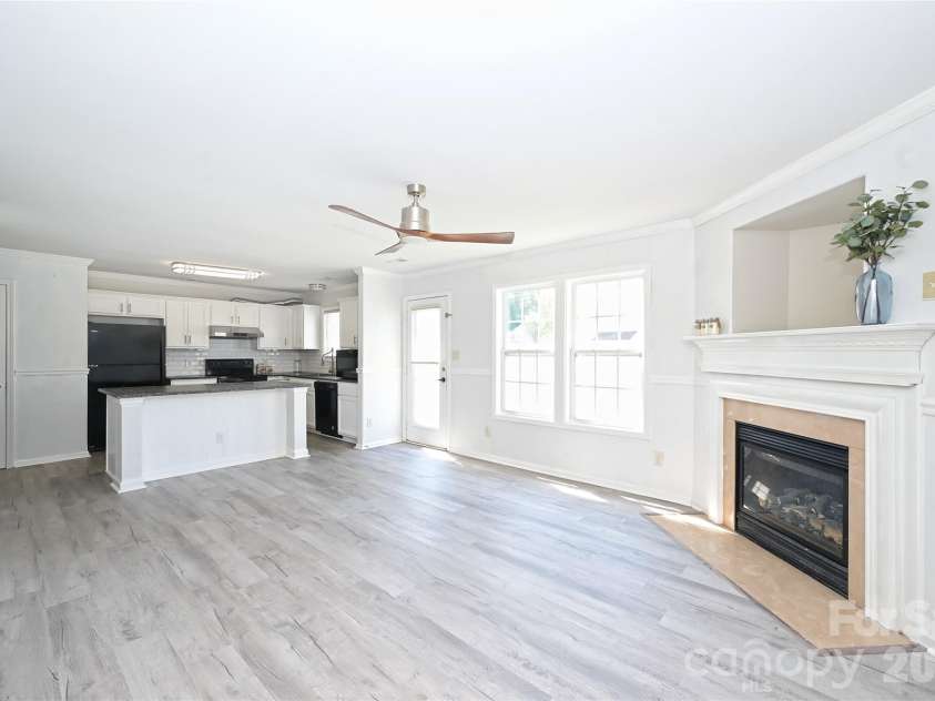 7310 Fig Lane, Charlotte, NC 28215.  MLS# CAR4423828, YatesRealty ID 51921. 