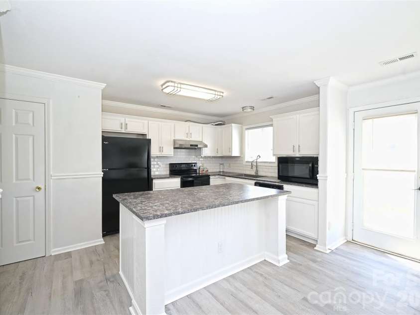 7310 Fig Lane, Charlotte, NC 28215.  MLS# CAR4423828, YatesRealty ID 51921. 